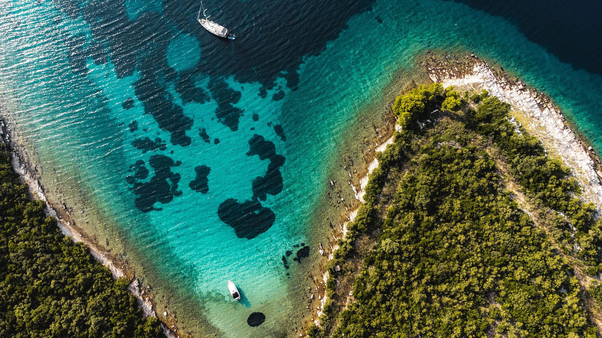 Skrivena uvala uz hrvatsku obalu